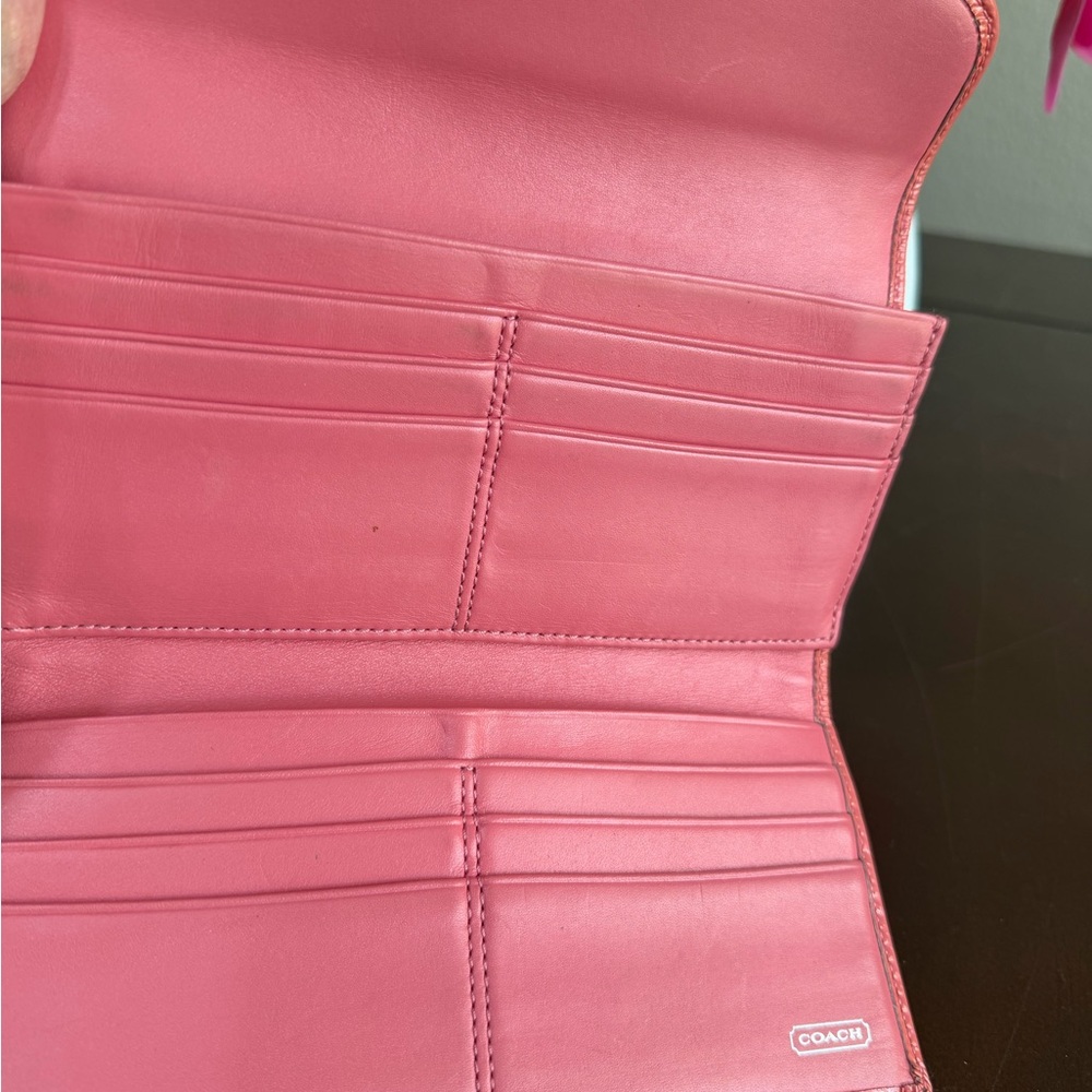 Coach Pink signature canvas wallet with turn lock - Picture 5 of 15